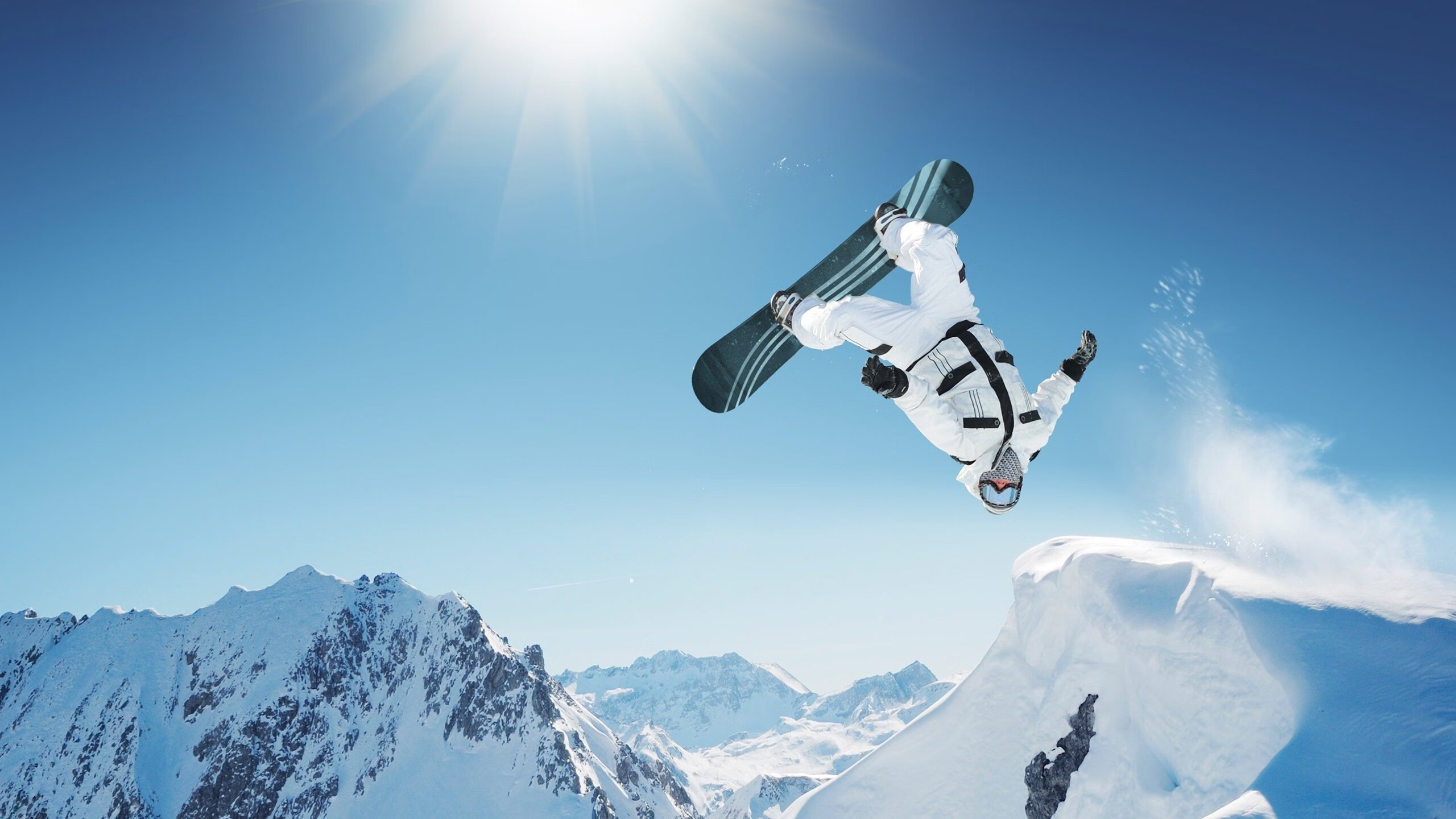 办公室椅子瑜伽挑战日 员工在工位完成全套动作